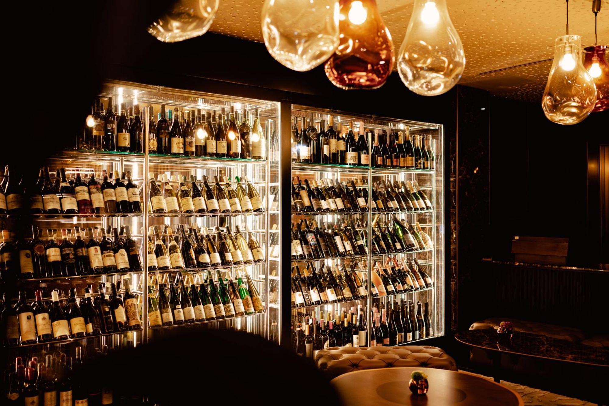 希尔顿里耶卡科斯塔贝拉海滩度假村及水疗中心 外观 照片 Wine display at the restaurant